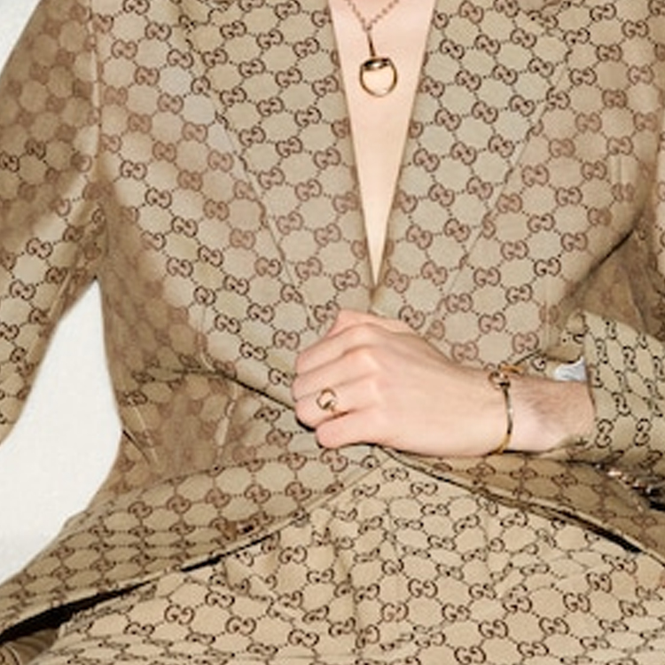 Shop Cincin GUCCI 18K Emas Logo Unisex Desain Pasangan Emas. 795651J85008000