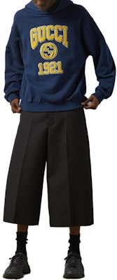 GUCCI Sudadera Azul con Logo Estampado Oversize y Hombros Caídos. 770842-XJF3O-4030 Lookbook GUCCI Sudadera Azul con Logo Estampado Oversize y Hombros Caídos. 770842-XJF3O-4030
