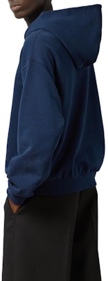 GUCCI Sudadera Azul con Logo Estampado Oversize y Hombros Caídos. 770842-XJF3O-4030 Shop GUCCI Sudadera Azul con Logo Estampado Oversize y Hombros Caídos. 770842-XJF3O-4030