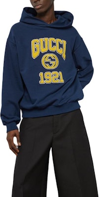 GUCCI Sudadera Azul con Logo Estampado Oversize y Hombros Caídos. 770842-XJF3O-4030 Purchase GUCCI Sudadera Azul con Logo Estampado Oversize y Hombros Caídos. 770842-XJF3O-4030
