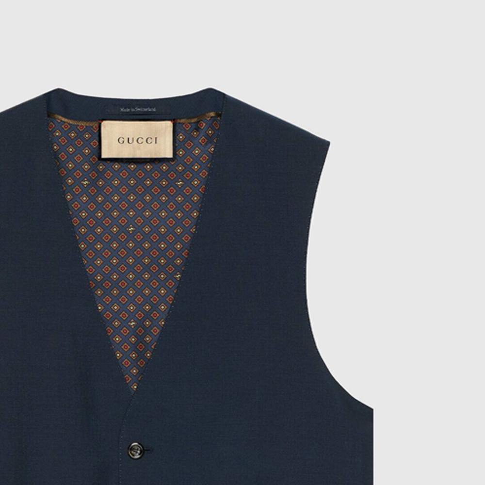 Sizing GUCCI  Solid Single-Breasted V-Neck Vest in Deep Blue. 751394-Z596D-4146