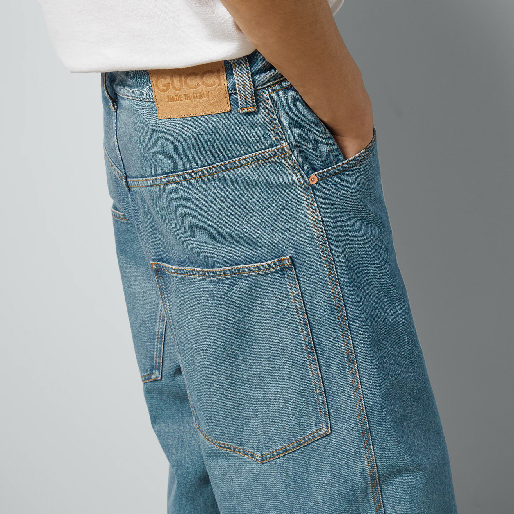 Details for 구찌 SS24 워시드 스트레이트 레그 버튼 플라이 진 블루 758153-XDCU0-4011