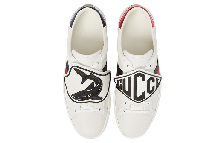 Shop Gucci Ace Sneaker 'Shark dengan Patch Tanggal' 527788-0FI10-9060
