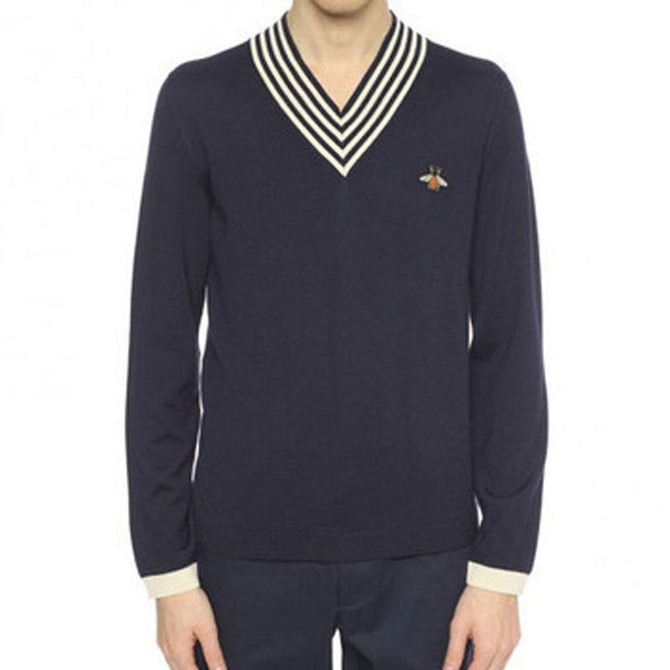 Shop GUCCI Baju Sejuk Hitam Wool Corak Lebah Leher V Knit 496442-X9I00-1831