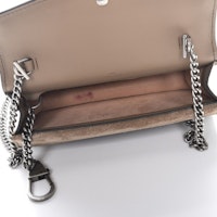 グッチ ディオニュソスGG ミニベージュ
Lookbook グッチ ディオニュソスGG ミニベージュ