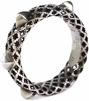 Shop GUCCI 復古做舊銀色金屬飾釘Logo戒指 情侶款中性設計。 356961-J8400-0701