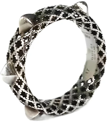 GUCCI 復古做舊銀色金屬飾釘Logo戒指 情侶款中性設計。 356961-J8400-0701 Shop GUCCI 復古做舊銀色金屬飾釘Logo戒指 情侶款中性設計。 356961-J8400-0701
