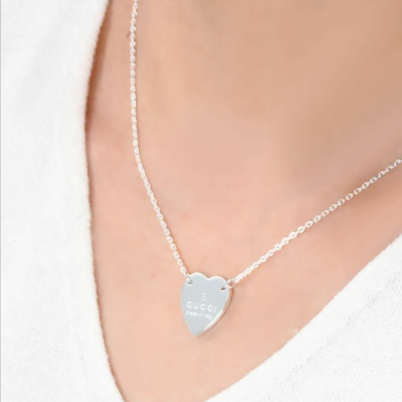 GUCCI Elegant Heart Pendant Silver Necklace with Logo Engraving. 223512-J8400-8106 圖 4