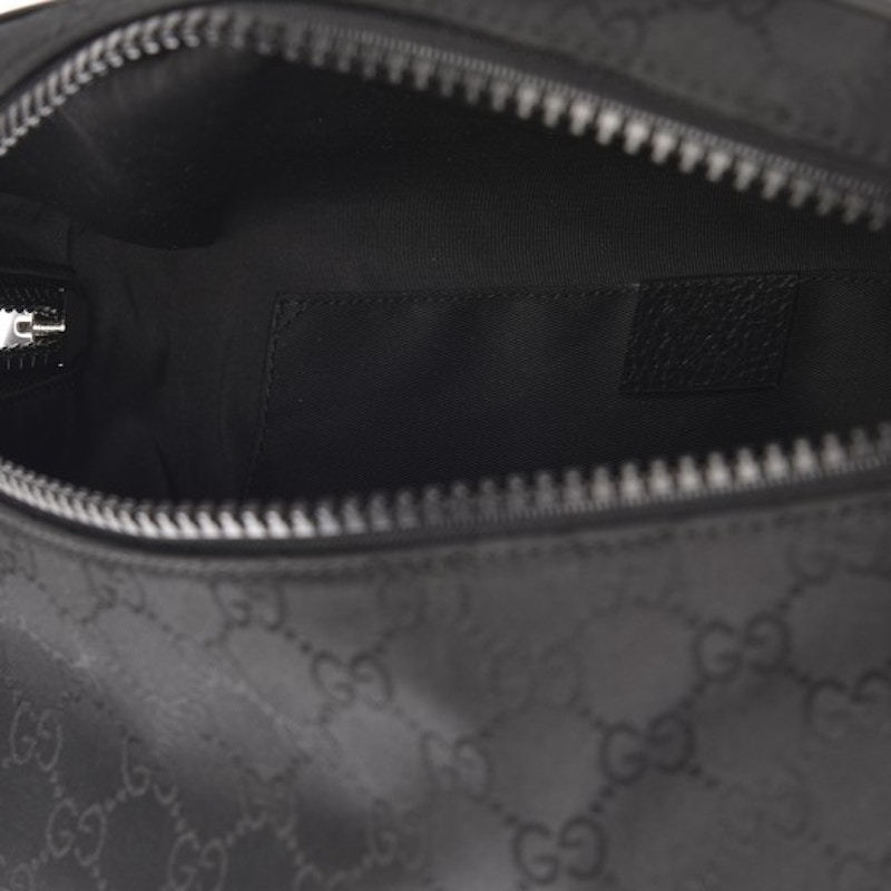 Lookbook Gucci 黑色GG 字紋腰包斜挎包