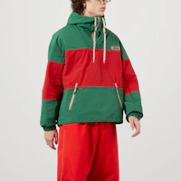 Lookbook GUCCI FW22 紅綠配色半拉鏈抽繩連帽外套。 708131-Z8A56-3667