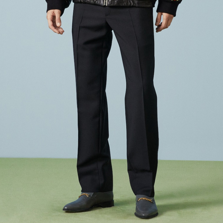 Lookbook Pantalones Casuales Negros Rectos con Cremallera GUCCI FW23. 730664-Z592B-1000