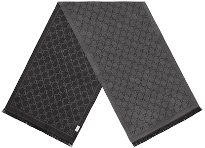Bufanda Tejida Gris Gucci GG con Patrón Jacquard. Order Bufanda Tejida Gris Gucci GG con Patrón Jacquard.