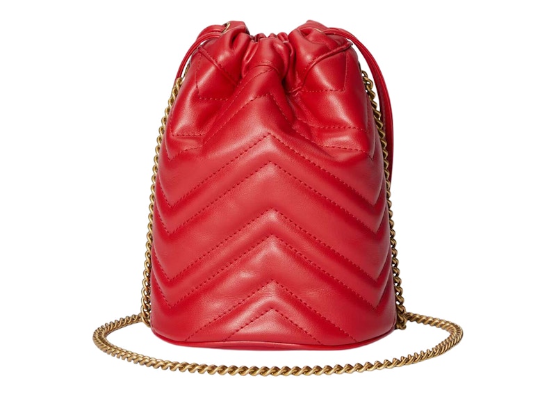 Lookbook 古驰GG Marmont绗缝迷你水桶包红色