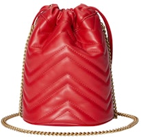 Gucci GG Marmont 絎縫迷你水桶包紅色 Lookbook Gucci GG Marmont 絎縫迷你水桶包紅色