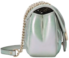 Gucci GG Marmont 迷你綠色幻彩肩背包 Lookbook Gucci GG Marmont 迷你綠色幻彩肩背包