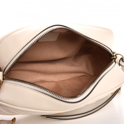 Gucci GG Marmont 小號白色菱格肩背包 Lookbook Gucci GG Marmont 小號白色菱格肩背包