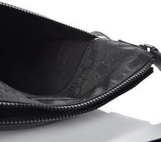 구찌 GG 메신저백 구찌시마 블랙
Lookbook 구찌 GG 메신저백 구찌시마 블랙