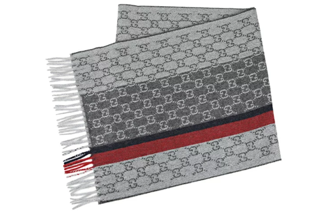 Lookbook GUCCI GG Pattern Print Grey Knitted Scarf Unisex Couple Style 391530-G944-1274