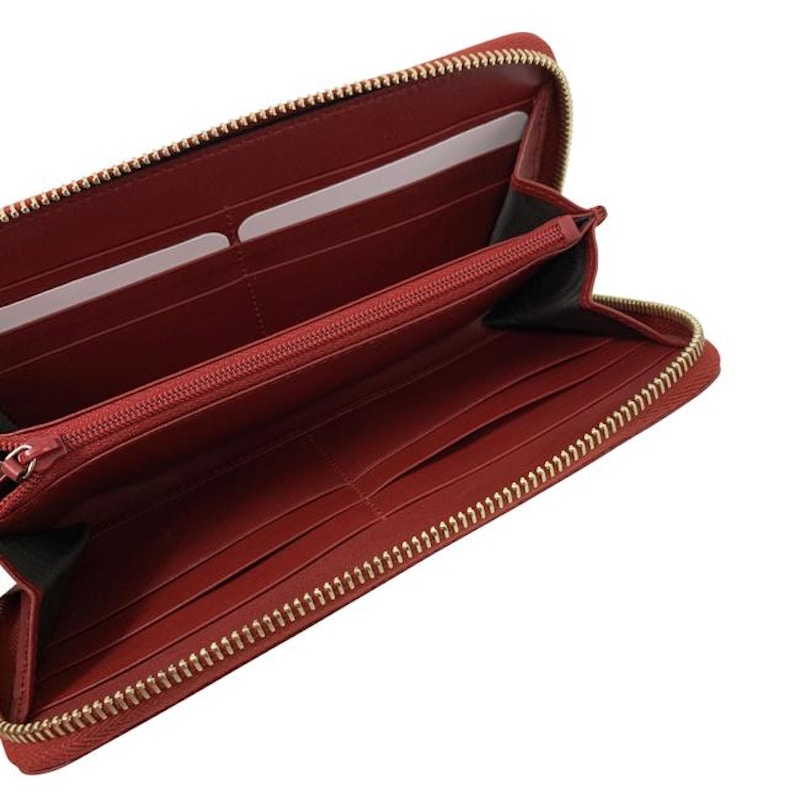 Lookbook グッチ GG ジップ クラッチ マイクロ グッチシマ レッド