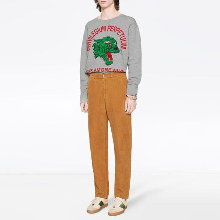 Lookbook 구찌 그레이 크루넥 스웻셔츠 레터 레오파드 헤드 디자인 475532X3N621111