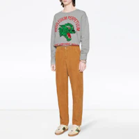 Lookbook Sudadera Gris Gucci con Diseño de Cabeza de Leopardo y Letras. 475532X3N621111