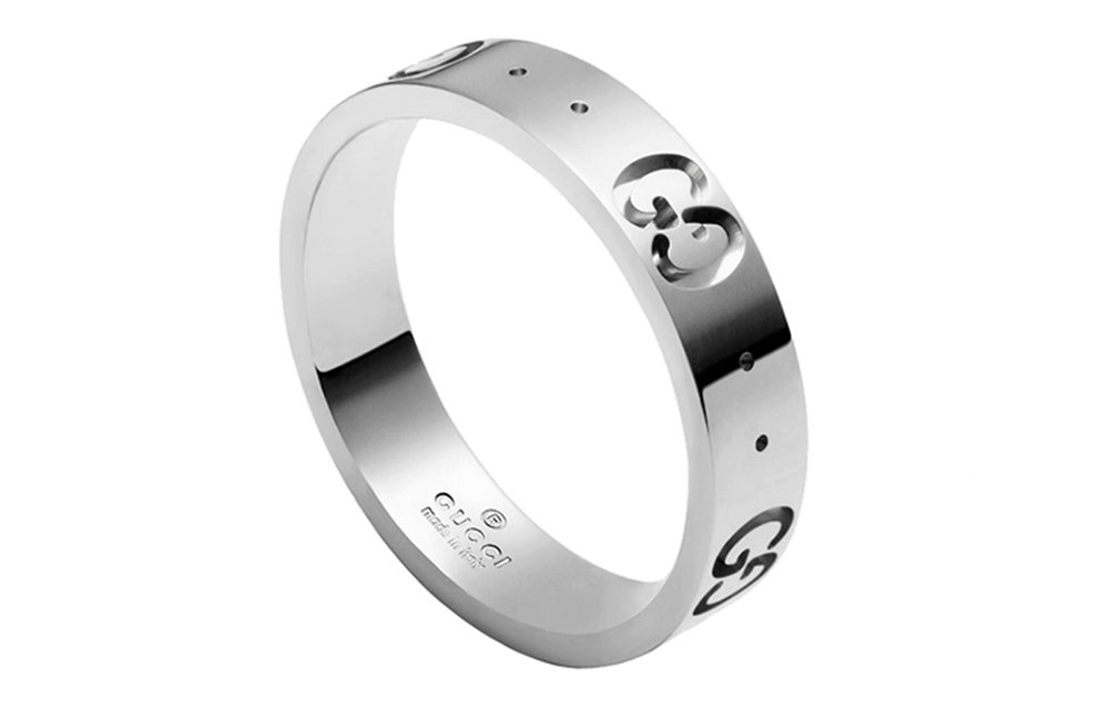 Lookbook Anillo GUCCI Icon Series Oro Blanco 18K Diseño Unisex para Parejas. 660070-J8502-9000