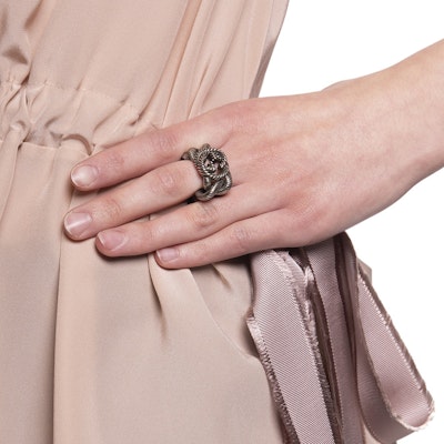 GUCCI 双G交织925纯银戒指 男女情侣款 银色 599740-J8400-0811 Lookbook GUCCI 双G交织925纯银戒指 男女情侣款 银色 599740-J8400-0811