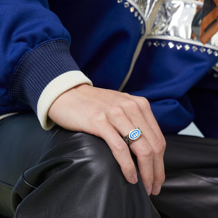 Lookbook GUCCI 交織雙G琺瑯925純銀男士戒指 753490-J8410-8136