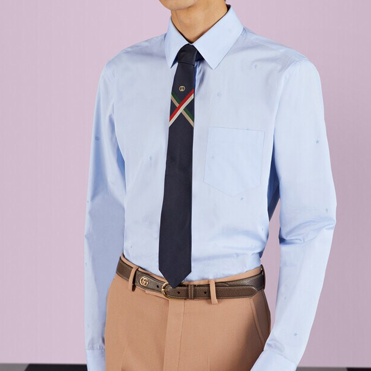 Lookbook 구찌 인터로킹 G 스트라이프 패턴 타이 네이비 블루 721225-4E002-4079