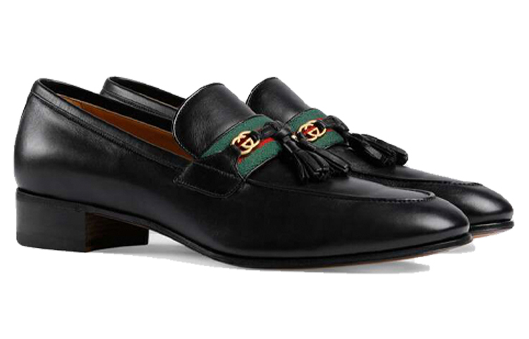Shop グッチ GGタッセルローファー (黒) 624720-1W610-1066