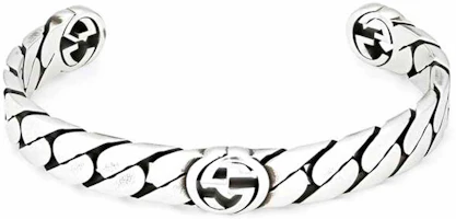 Lookbook GUCCI Interlocking G Wide Open Cuff Bracelet in 925 Aged Silver Unisex. 661528-J8400-0728