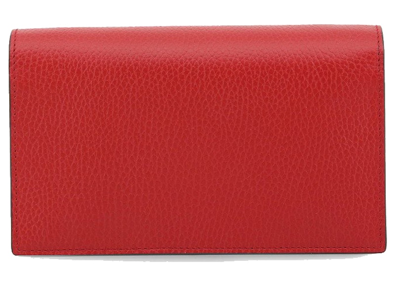 Lookbook Cartera Gucci Interlocking GG Roja con Cadena para Cruzar Cuerpo