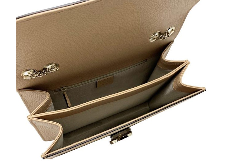 Lookbook Gucci Bandolera de Piel Beige con Logo GG Interconectado