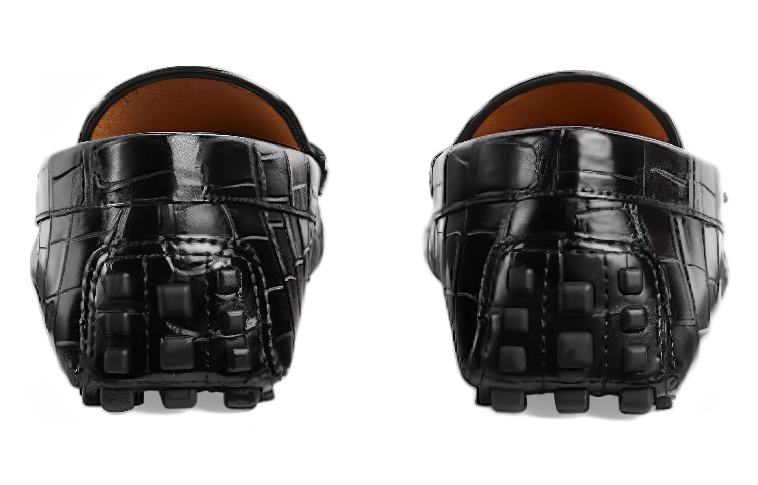 Shop グッチ レザーローファー ブラック 752621-EAAKW-1000