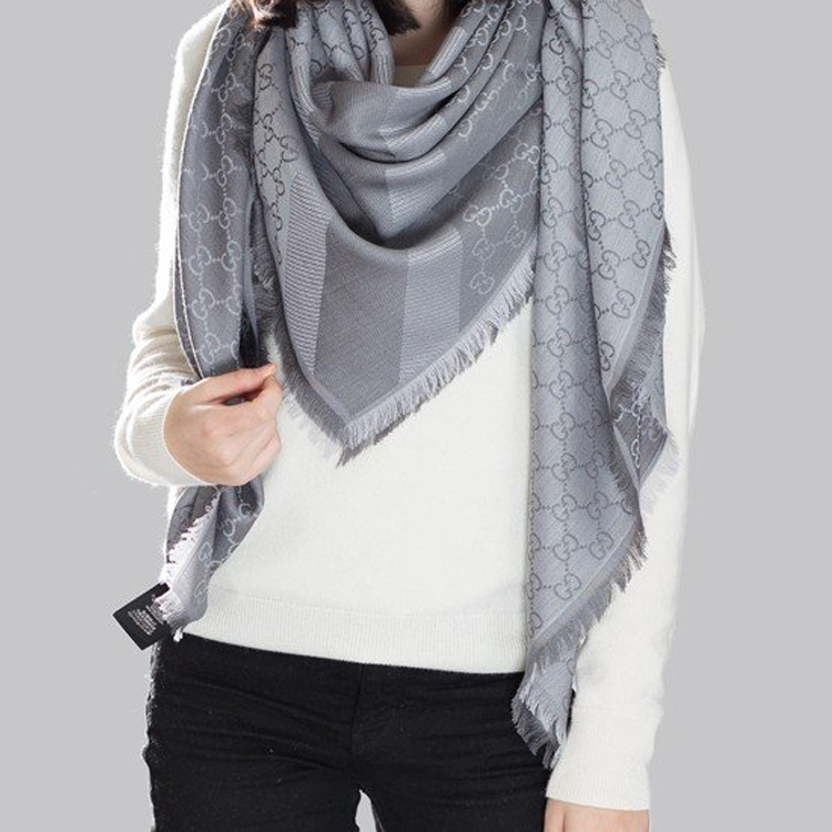 Purchase Bufanda Unisex GUCCI Gris Claro de Lana Edición para Parejas. 281942-3G704-1962