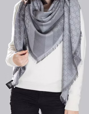 Bufanda Unisex GUCCI Gris Claro de Lana Edición para Parejas. 281942-3G704-1962 Purchase Bufanda Unisex GUCCI Gris Claro de Lana Edición para Parejas. 281942-3G704-1962
