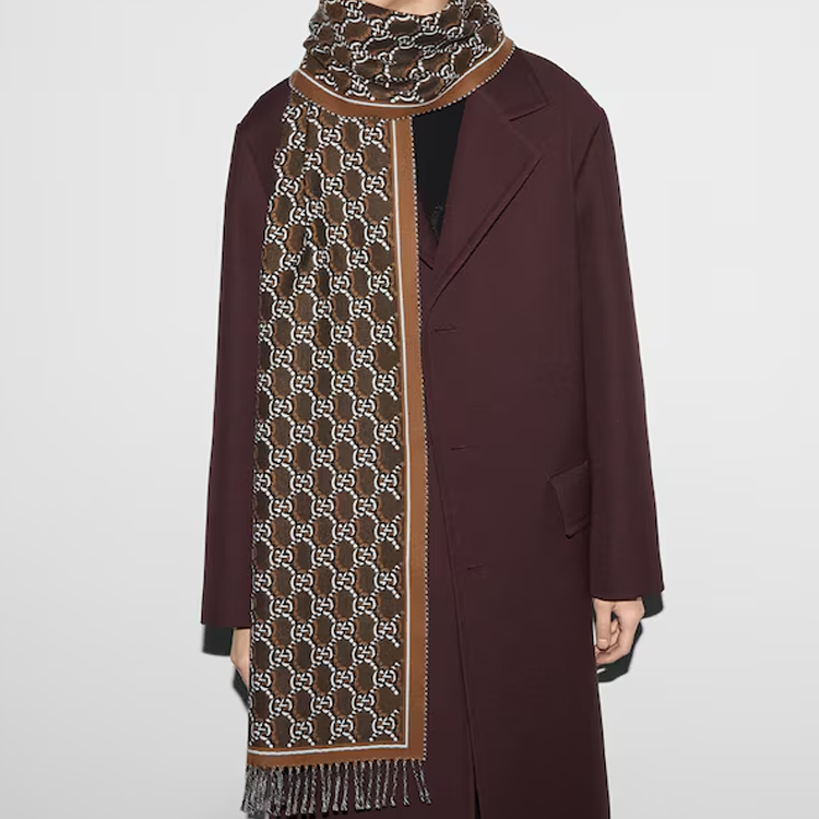 GUCCI Logo Print Wool Knit Scarf Brown for Men. 7952764G2009565 圖 4