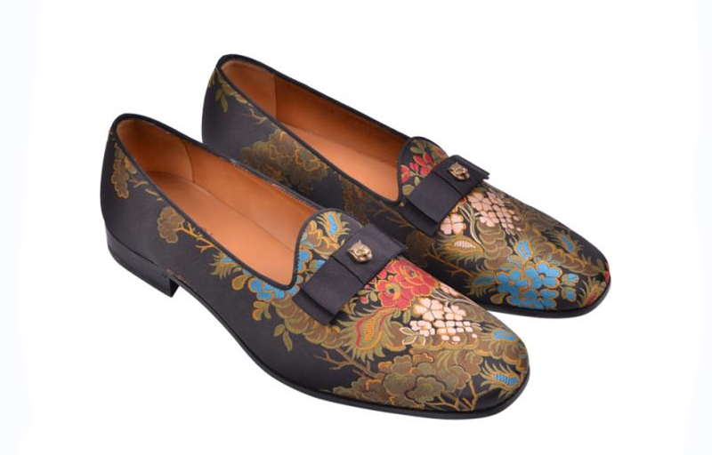 Shop Gucci Low-Top Sneakers 'Black' 'Hand Embroidered Print' 4962559BL601102