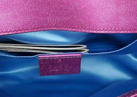 Bolso Mini Gucci Marmont Matelassé GG Metálico Rojo/Rosa. Lookbook Bolso Mini Gucci Marmont Matelassé GG Metálico Rojo/Rosa.