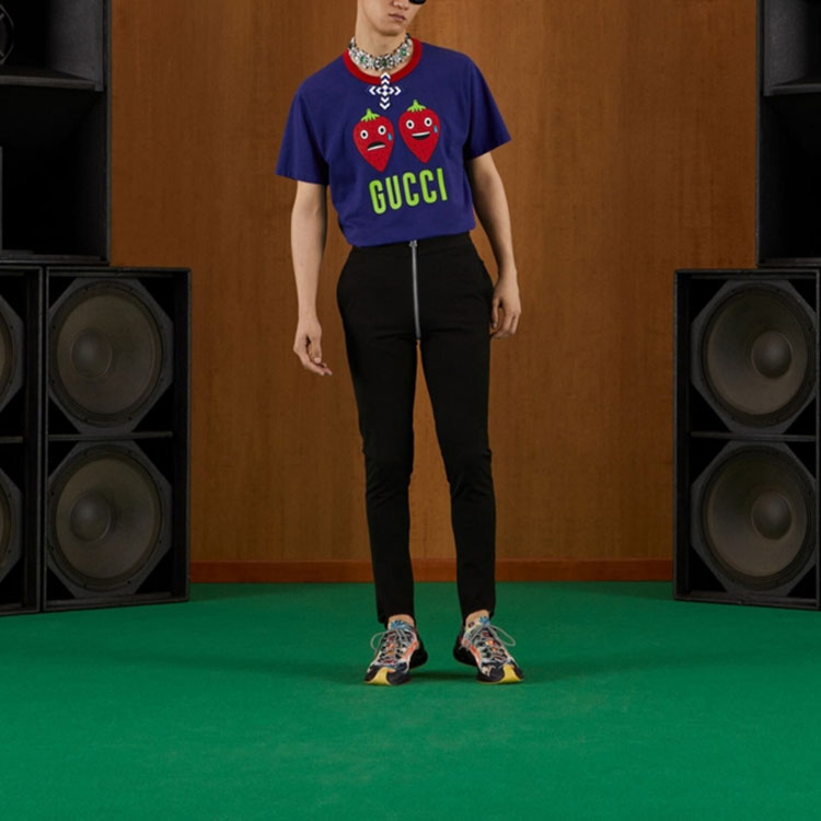 Shop 구찌 파블로 델시에로 SS22 딸기 로고 오버사이즈 유니섹스 티셔츠 블루 703439XJEI04409