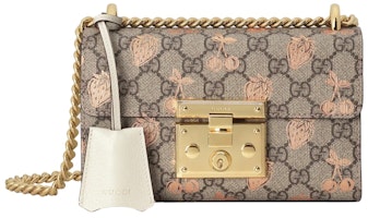 Gucci Padlock Shoulder Bag GG Supreme Strawberry Print Beige/Ebony/Metallic Cherry Gucci Padlock Shoulder Bag GG Supreme Strawberry Print Beige/Ebony/Metallic Cherry