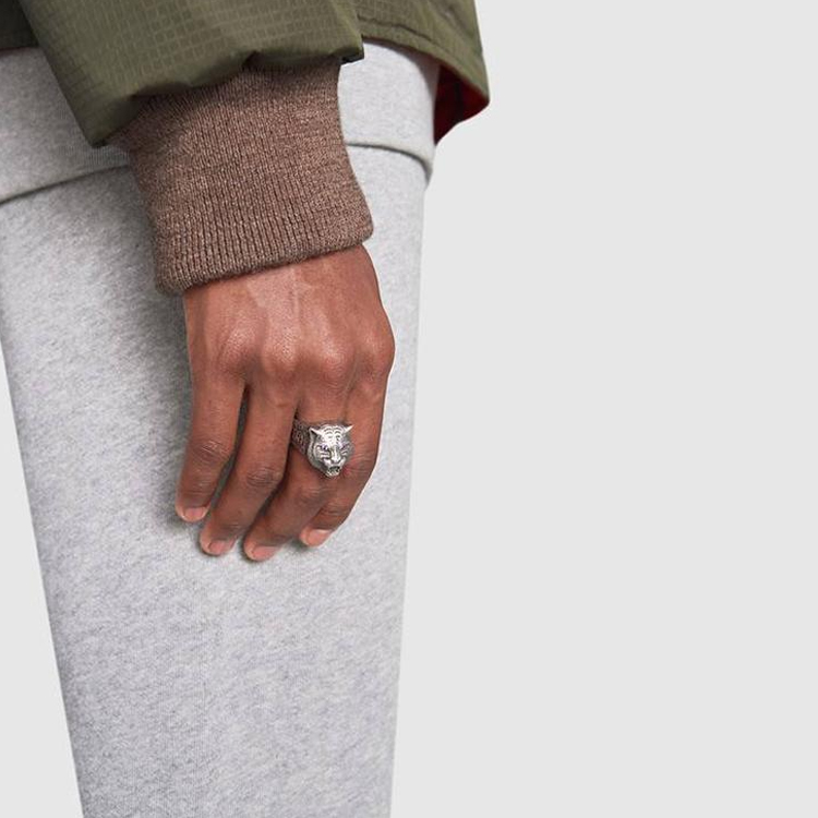 Lookbook GUCCI Purple Crystal Eyes Garden Cat Silver Ring for Men 524585-J2965-8164