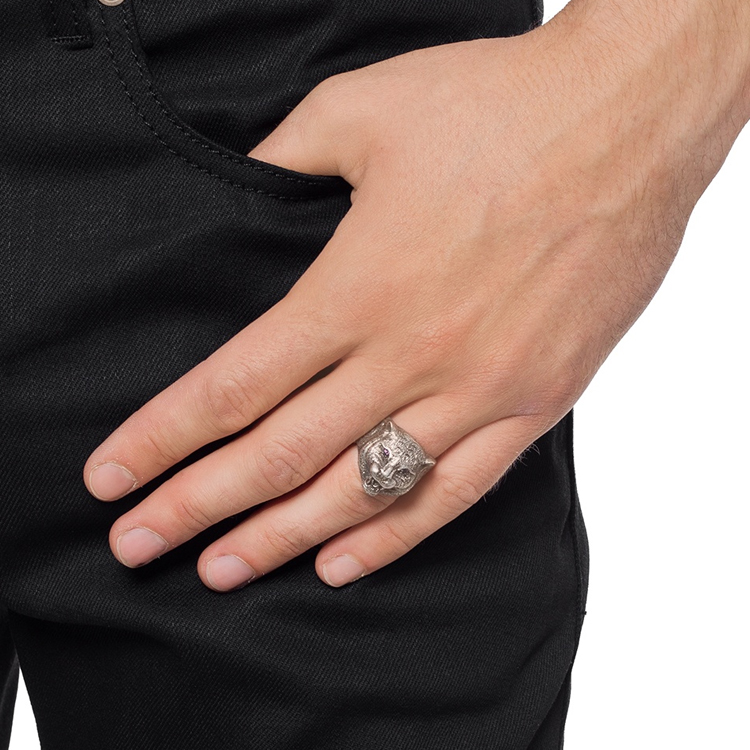 Shop GUCCI Purple Crystal Eyes Garden Cat Silver Ring for Men 524585-J2965-8164