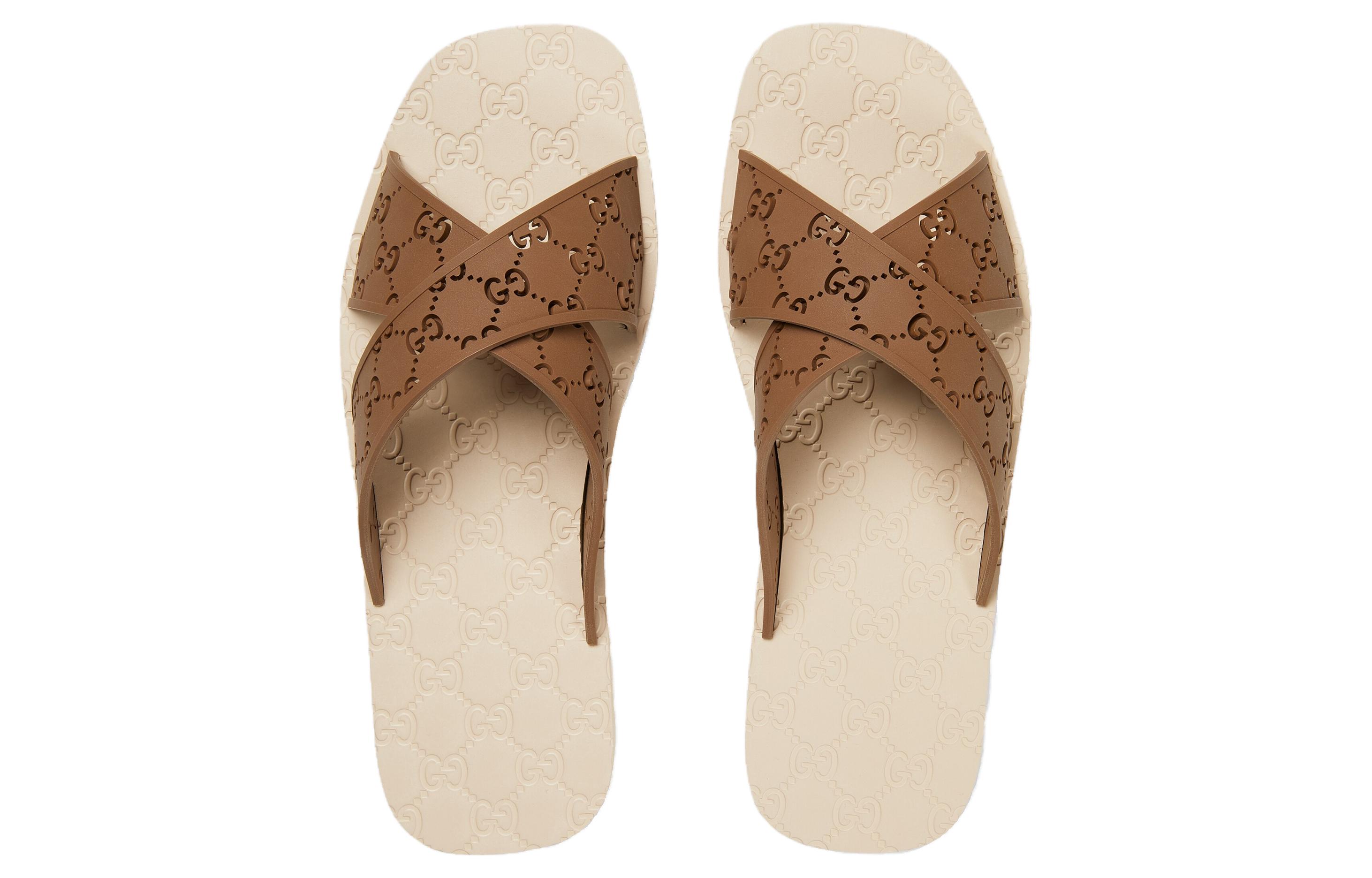 Shop グッチ ラバーGGスライド (ブラウン) 634082-JER00-2835