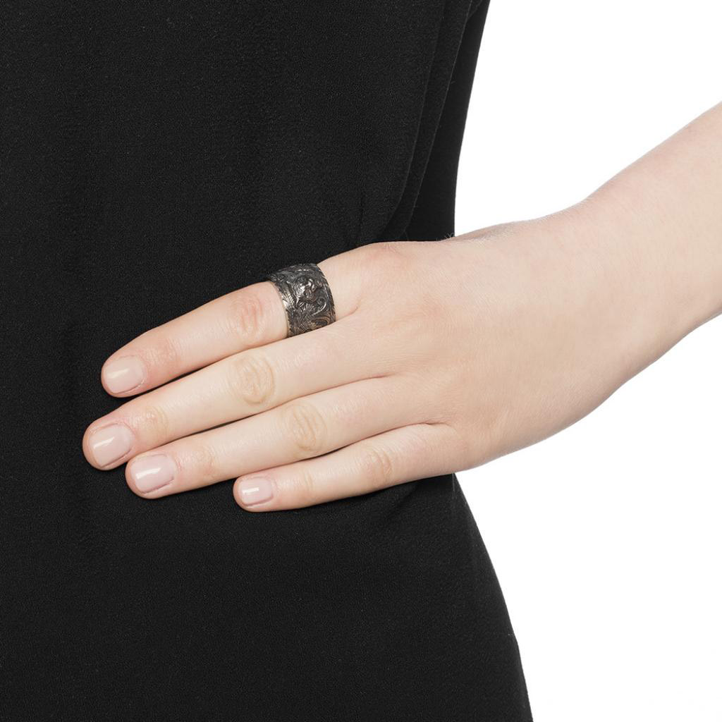 Shop GUCCI Silver Tiger Head Wide Band 925 Silver Unisex Couple Ring Silver 433573-J8400-0811