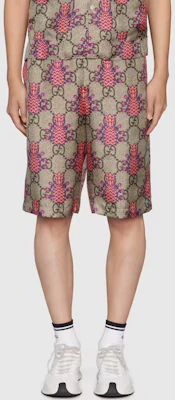 GUCCI SS22 菠萝印花米色宽松版型短裤 男士时尚. 677067-ZAIEJ-2369 Shop GUCCI SS22 菠萝印花米色宽松版型短裤 男士时尚. 677067-ZAIEJ-2369