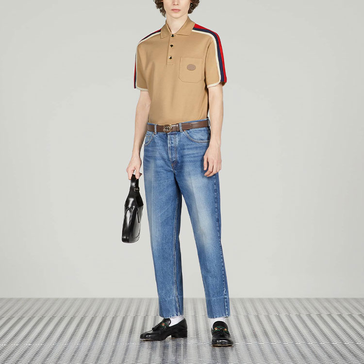 Lookbook GUCCI SS23 米色條紋印花短袖POLO衫. 742382-XJFGI-9751