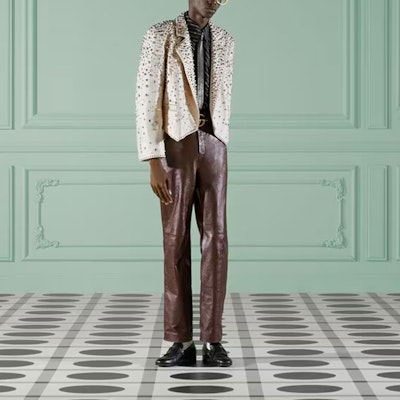 GUCCI SS23 Pantalones Marrones Rectos de Tiro Medio Casual. 713493-XNATN-6135 Lookbook GUCCI SS23 Pantalones Marrones Rectos de Tiro Medio Casual. 713493-XNATN-6135