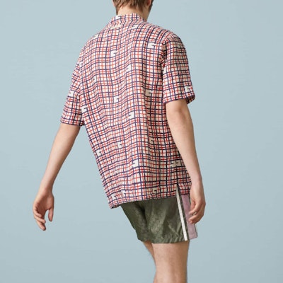 GUCCI SS23 Kemeja Lengan Pendek Cetakan Petak Merah Kolar Gaya Cuba. 742706-ZAN3K-6359 Shop GUCCI SS23 Kemeja Lengan Pendek Cetakan Petak Merah Kolar Gaya Cuba. 742706-ZAN3K-6359