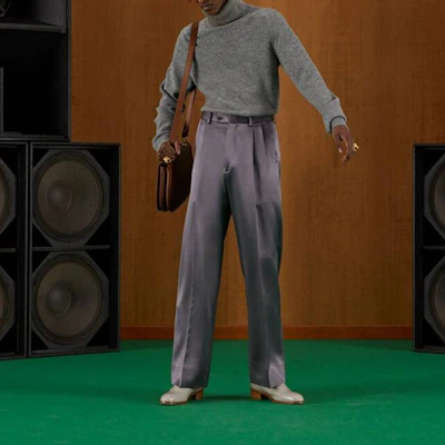 GUCCI SS23 Sweater Rajut Abu-Abu High-Neck Warna Solid. 694787-XKCD5-1093 Lookbook GUCCI SS23 Sweater Rajut Abu-Abu High-Neck Warna Solid. 694787-XKCD5-1093